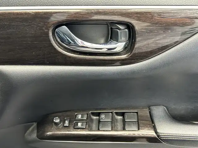 日産 エルグランド 250ハイウェイスター 鹿児島県 2010(平22)年 8.1万km ファントムブラック 禁煙車　/純正ナビ/・ワンセグTV/・Bluetooth/全方位カメラ　/フリップダウンモニター　/オットマン　/ロール式サンシェード　/カーテンエアバッグ　/ビルトインＥＴＣ　/純正アルミホイール　/純正ドアバイザー　/社外フロアマット　/スマートキー/プッシュスタート