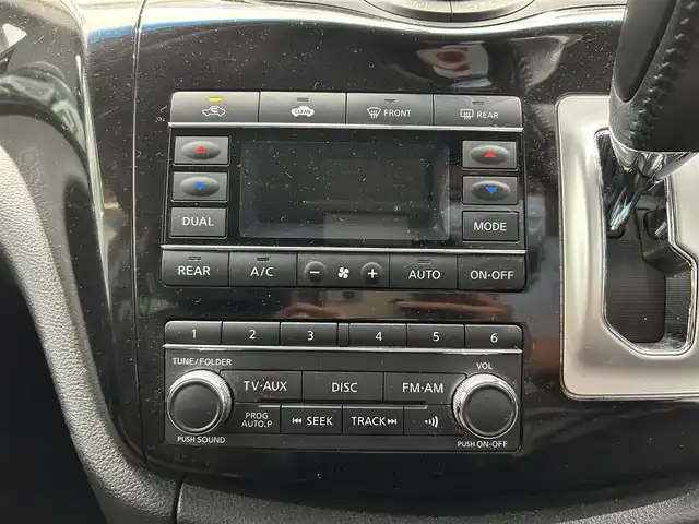 日産 エルグランド 250ハイウェイスター 鹿児島県 2010(平22)年 8.1万km ファントムブラック 禁煙車　/純正ナビ/・ワンセグTV/・Bluetooth/全方位カメラ　/フリップダウンモニター　/オットマン　/ロール式サンシェード　/カーテンエアバッグ　/ビルトインＥＴＣ　/純正アルミホイール　/純正ドアバイザー　/社外フロアマット　/スマートキー/プッシュスタート