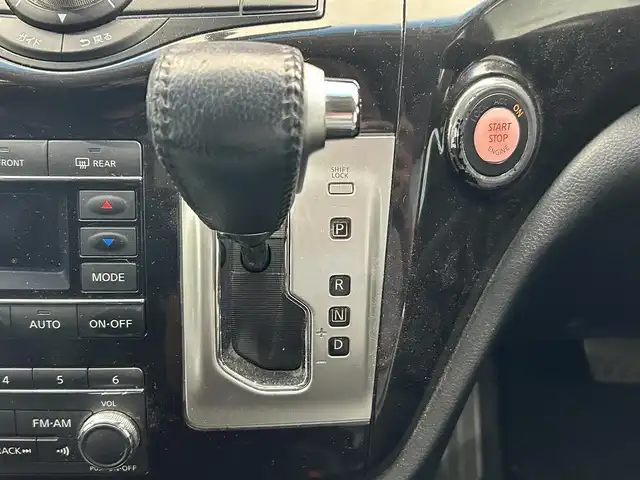 日産 エルグランド 250ハイウェイスター 鹿児島県 2010(平22)年 8.1万km ファントムブラック 禁煙車　/純正ナビ/・ワンセグTV/・Bluetooth/全方位カメラ　/フリップダウンモニター　/オットマン　/ロール式サンシェード　/カーテンエアバッグ　/ビルトインＥＴＣ　/純正アルミホイール　/純正ドアバイザー　/社外フロアマット　/スマートキー/プッシュスタート