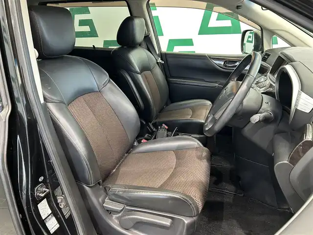 日産 エルグランド 250ハイウェイスター 鹿児島県 2010(平22)年 8.1万km ファントムブラック 禁煙車　/純正ナビ/・ワンセグTV/・Bluetooth/全方位カメラ　/フリップダウンモニター　/オットマン　/ロール式サンシェード　/カーテンエアバッグ　/ビルトインＥＴＣ　/純正アルミホイール　/純正ドアバイザー　/社外フロアマット　/スマートキー/プッシュスタート