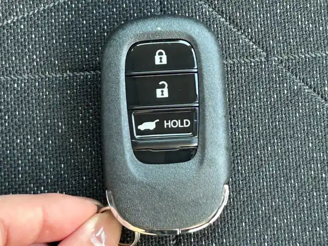 ホンダ ヴェゼル ハイブリッド e:HEV Z 兵庫県 2024(令6)年 1.5万km グレー 純正ディスプレイオーディオ/アップルカープレイ/アンドロイドオート/バックカメラ/前席シートヒーター/ステアリングヒーター/パワーバックドア/パドルシフト/ハーフレザーシート/ビルトインETC/ステアリングスイッチ/純正フロアマット/純正18インチAW/スマートキープッシュスタート