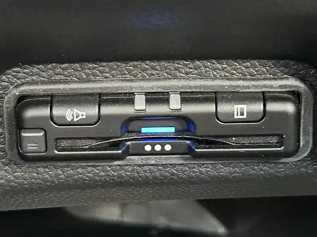 ホンダ ヴェゼル ハイブリッド e:HEV Z 兵庫県 2024(令6)年 1.5万km グレー 純正ディスプレイオーディオ/アップルカープレイ/アンドロイドオート/バックカメラ/前席シートヒーター/ステアリングヒーター/パワーバックドア/パドルシフト/ハーフレザーシート/ビルトインETC/ステアリングスイッチ/純正フロアマット/純正18インチAW/スマートキープッシュスタート