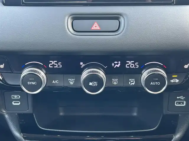 ホンダ ヴェゼル ハイブリッド e:HEV Z 兵庫県 2024(令6)年 1.5万km グレー 純正ディスプレイオーディオ/アップルカープレイ/アンドロイドオート/バックカメラ/前席シートヒーター/ステアリングヒーター/パワーバックドア/パドルシフト/ハーフレザーシート/ビルトインETC/ステアリングスイッチ/純正フロアマット/純正18インチAW/スマートキープッシュスタート