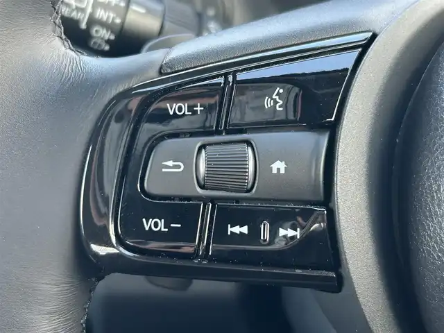 ホンダ ヴェゼル ハイブリッド e:HEV Z 兵庫県 2024(令6)年 1.5万km グレー 純正ディスプレイオーディオ/アップルカープレイ/アンドロイドオート/バックカメラ/前席シートヒーター/ステアリングヒーター/パワーバックドア/パドルシフト/ハーフレザーシート/ビルトインETC/ステアリングスイッチ/純正フロアマット/純正18インチAW/スマートキープッシュスタート