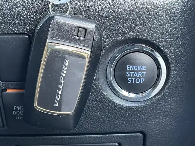 トヨタ ヴェルファイア ゴールデンアイズⅡ 千葉県 2021(令3)年 2.7万km ブラック ワンオーナー/モデリスタエアロ(F/S/R)/純正オプションナビ/・CD/DVD/Bluetooth/フルセグTV/純正12.1インチフリップダウンモニター/バックカメラ/両後パワースライドドア/パワーバックドア/トヨタセーフティーセンス/・プリクラッシュセーフティー/・レーンディパーチャーアラート/・パーキングサポートブレーキ/・ロードサインアシスト/・オートマチックハイビーム/・アダプティブクルーズコントロール/社外20インチアルミホイール【REIHEN】/スマートキー/前後コーナーセンサー/AC100V100W電源/純正LEDヘッドライト/フォグランプ/ビルトインETC/社外レザー調シートカバー/黒木目調パネル/サイド＆カーテンエアバッグ/ニーエアバッグ/新車時保証書＆取扱説明書