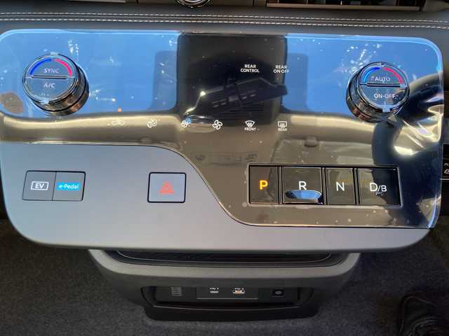 日産 セレナ e－パワー ハイウェイスター V 岐阜県 2025(令7)年 0.1千km プリズムホワイト 登録時走行距離6ｋｍ/全方位カメラ/両側パワースライドドア/フルセグＴＶ/純正ディスプレイオーディオ/バックカメラ/クルーズコントロール/プロパイロット/ハーフレザーシート/ワイヤレス充電/ＬＥＤヘッドライト/フロントフォグランプ/オートライト/オートマチックハイビーム/プッシュスタート/スマートキー/スペアキー/純正アルミホイール//禁煙車