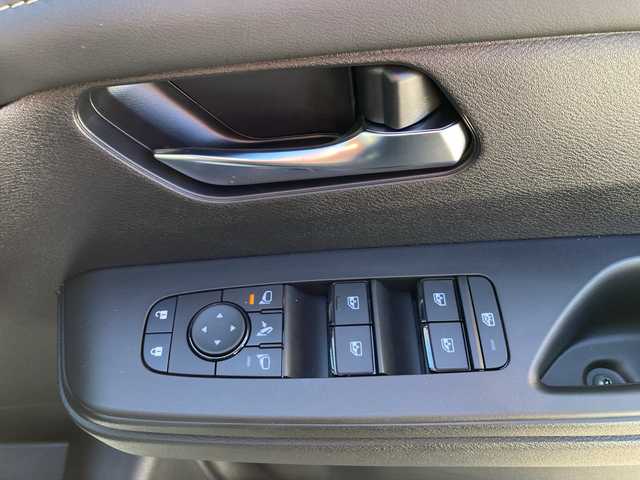 日産 セレナ e－パワー ハイウェイスター V 岐阜県 2025(令7)年 0.1千km プリズムホワイト 登録時走行距離6ｋｍ/全方位カメラ/両側パワースライドドア/フルセグＴＶ/純正ディスプレイオーディオ/バックカメラ/クルーズコントロール/プロパイロット/ハーフレザーシート/ワイヤレス充電/ＬＥＤヘッドライト/フロントフォグランプ/オートライト/オートマチックハイビーム/プッシュスタート/スマートキー/スペアキー/純正アルミホイール//禁煙車