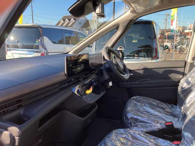 日産 セレナ e－パワー ハイウェイスター V 岐阜県 2025(令7)年 0.1千km プリズムホワイト 登録時走行距離6ｋｍ/全方位カメラ/両側パワースライドドア/フルセグＴＶ/純正ディスプレイオーディオ/バックカメラ/クルーズコントロール/プロパイロット/ハーフレザーシート/ワイヤレス充電/ＬＥＤヘッドライト/フロントフォグランプ/オートライト/オートマチックハイビーム/プッシュスタート/スマートキー/スペアキー/純正アルミホイール//禁煙車