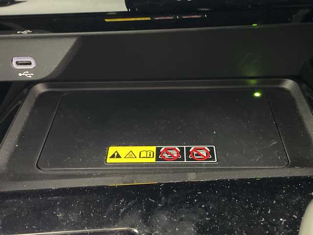 トヨタ アルファードハイブリット Z 群馬県 2025(令7)年 0.7万km ブラック サンルーフ　純正１４型ナビ　純正１３．２型後席モニター　電子ミラー　ユニバーサルステップ　ワイヤレス充電器　全周囲カメラ　ドラレコ　両側電動スライドドア　シートヒーター／シートベンチレーション　禁煙車