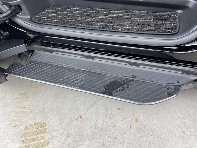 トヨタ アルファードハイブリット Z 群馬県 2025(令7)年 0.7万km ブラック サンルーフ　純正１４型ナビ　純正１３．２型後席モニター　電子ミラー　ユニバーサルステップ　ワイヤレス充電器　全周囲カメラ　ドラレコ　両側電動スライドドア　シートヒーター／シートベンチレーション　禁煙車