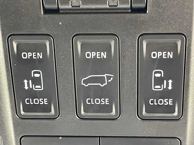 トヨタ アルファードハイブリット Z 群馬県 2025(令7)年 0.7万km ブラック サンルーフ　純正１４型ナビ　純正１３．２型後席モニター　電子ミラー　ユニバーサルステップ　ワイヤレス充電器　全周囲カメラ　ドラレコ　両側電動スライドドア　シートヒーター／シートベンチレーション　禁煙車