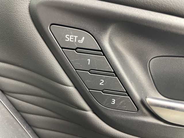 トヨタ アルファードハイブリット Z 群馬県 2025(令7)年 0.7万km ブラック サンルーフ　純正１４型ナビ　純正１３．２型後席モニター　電子ミラー　ユニバーサルステップ　ワイヤレス充電器　全周囲カメラ　ドラレコ　両側電動スライドドア　シートヒーター／シートベンチレーション　禁煙車