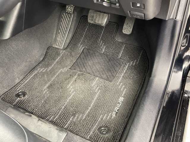 トヨタ プリウス Sツーリングセレクション 群馬県 2020(令2)年 8.6万km アティチュードブラックマイカ ＴＲＤエアロ　純正ナビ　バックカメラ　レザーシート　シートヒーター　衝突被害軽減ブレーキ　レーンアシスト　アダプティブクルーズコントロール　ビルトインＥＴＣ　ＡＣ１００Ｖ電源　スマートキー　禁煙差