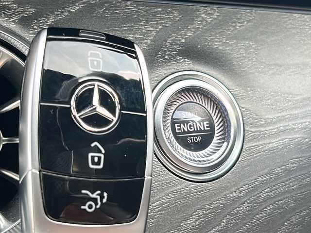 メルセデス・ベンツ Ｍ・ベンツ ＣＬＳ２２０ｄ スポーツ エクスクルーシブPKG 岐阜県 2022(令4)年 3.4万km ダイヤモンドホワイト 赤黒レザーシート/メーカーオプションナビ/フルセグTV/BT/USB/FM/AM/Burmesterオーディオ/レーダークルーズコントロール/シートヒーター/エアシート/パワーシート/シートポジションメモリー機能/バックカメラ/アラウンドビューモニター/パドルシフト/ブラインドスポットモニター/アクティブレーンキープアシスト/アクティブステアリングアシスト/アクティブブレーキアシスト/道路標識アシスト/ヘッドアップディスプレイ/パークトロニック/ETC2.0/ドライブレコーダー（SD無）/ISOFIX/純正フロアマット