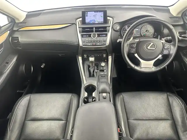 レクサス ＮＸ 300h バージョンL 愛知県 2014(平26)年 7.8万km ソニックチタニウム 純正メモリナビ/（BT/CD/フルセグTV/SD/AUX)/本革シート/バックカメラ/電動リア格納シート/電動リアゲート/前席シートヒーター/前席エアシート/ステアリングヒーター/パノラマビックビューボタン/ETC/ドアバイザー/トノカバー/衝突被害現システム/コーナーセンサー/オートマチックハイビーム/純正18インチAW/純正LEDヘッドライト/純正フロアマット