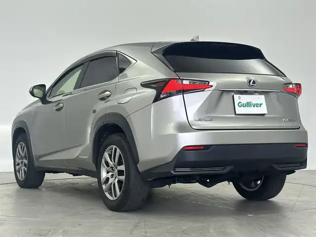 レクサス ＮＸ 300h バージョンL 愛知県 2014(平26)年 7.8万km ソニックチタニウム 純正メモリナビ/（BT/CD/フルセグTV/SD/AUX)/本革シート/バックカメラ/電動リア格納シート/電動リアゲート/前席シートヒーター/前席エアシート/ステアリングヒーター/パノラマビックビューボタン/ETC/ドアバイザー/トノカバー/衝突被害現システム/コーナーセンサー/オートマチックハイビーム/純正18インチAW/純正LEDヘッドライト/純正フロアマット