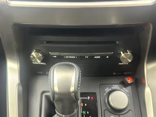 レクサス ＮＸ 300h バージョンL 愛知県 2014(平26)年 7.8万km ソニックチタニウム 純正メモリナビ/（BT/CD/フルセグTV/SD/AUX)/本革シート/バックカメラ/電動リア格納シート/電動リアゲート/前席シートヒーター/前席エアシート/ステアリングヒーター/パノラマビックビューボタン/ETC/ドアバイザー/トノカバー/衝突被害現システム/コーナーセンサー/オートマチックハイビーム/純正18インチAW/純正LEDヘッドライト/純正フロアマット