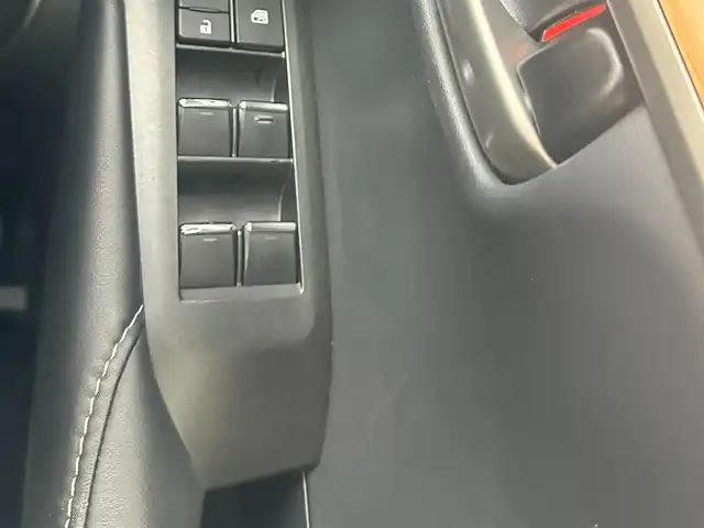レクサス ＮＸ 300h バージョンL 愛知県 2014(平26)年 7.8万km ソニックチタニウム 純正メモリナビ/（BT/CD/フルセグTV/SD/AUX)/本革シート/バックカメラ/電動リア格納シート/電動リアゲート/前席シートヒーター/前席エアシート/ステアリングヒーター/パノラマビックビューボタン/ETC/ドアバイザー/トノカバー/衝突被害現システム/コーナーセンサー/オートマチックハイビーム/純正18インチAW/純正LEDヘッドライト/純正フロアマット