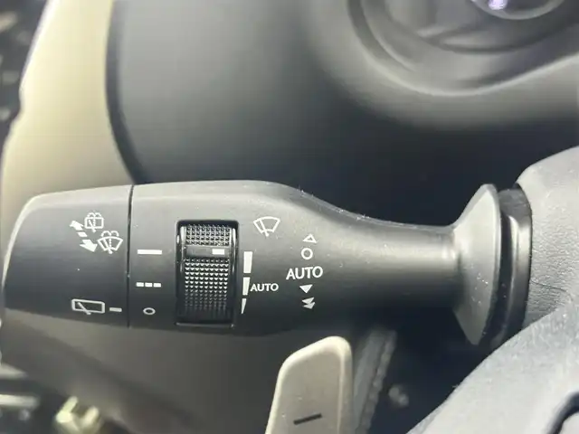 レクサス ＮＸ 300h バージョンL 愛知県 2014(平26)年 7.8万km ソニックチタニウム 純正メモリナビ/（BT/CD/フルセグTV/SD/AUX)/本革シート/バックカメラ/電動リア格納シート/電動リアゲート/前席シートヒーター/前席エアシート/ステアリングヒーター/パノラマビックビューボタン/ETC/ドアバイザー/トノカバー/衝突被害現システム/コーナーセンサー/オートマチックハイビーム/純正18インチAW/純正LEDヘッドライト/純正フロアマット