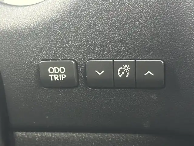 レクサス ＮＸ 300h バージョンL 愛知県 2014(平26)年 7.8万km ソニックチタニウム 純正メモリナビ/（BT/CD/フルセグTV/SD/AUX)/本革シート/バックカメラ/電動リア格納シート/電動リアゲート/前席シートヒーター/前席エアシート/ステアリングヒーター/パノラマビックビューボタン/ETC/ドアバイザー/トノカバー/衝突被害現システム/コーナーセンサー/オートマチックハイビーム/純正18インチAW/純正LEDヘッドライト/純正フロアマット