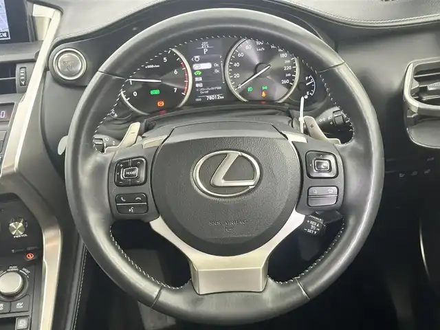 レクサス ＮＸ 300h バージョンL 愛知県 2014(平26)年 7.8万km ソニックチタニウム 純正メモリナビ/（BT/CD/フルセグTV/SD/AUX)/本革シート/バックカメラ/電動リア格納シート/電動リアゲート/前席シートヒーター/前席エアシート/ステアリングヒーター/パノラマビックビューボタン/ETC/ドアバイザー/トノカバー/衝突被害現システム/コーナーセンサー/オートマチックハイビーム/純正18インチAW/純正LEDヘッドライト/純正フロアマット