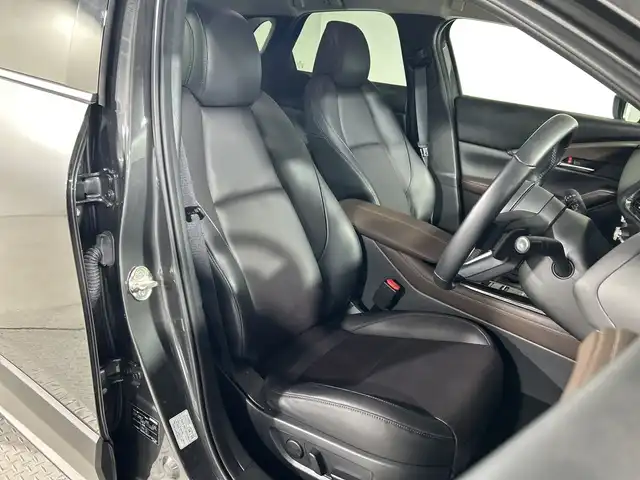 マツダ ＣＸ－３０ 20S Lパッケージ 神奈川県 2020(令2)年 2.9万km マシーングレープレミアムM メーカーオプションナビゲーション/AM FM フルセグ Bluetooth HDMI CD DVD/360°ビューモニター/レーダークルーズコントロール/前側方接近車両検知/後側方接近車両検知/車線逸脱警報システム/ブラインドスポットモニター/ディスタンス＆スピードアラート/レーンキープアシストシステム/スマートブレーキサポート/パーキングセンサー/トラクションコントロールシステム/クリアランスソナー/レザーシート/シートメモリー/前席シートヒーター/運転席パワーシート/ステアリングヒーター/ステアリングリモコン/パドルシフト/パワーバックドア/純正前後ドライブレコーダー/ビルトインETC/純正フロアマット/スマートキー/LEDヘッドライト/オートライト/オートマチックハイビーム/純正18インチアルミホイル