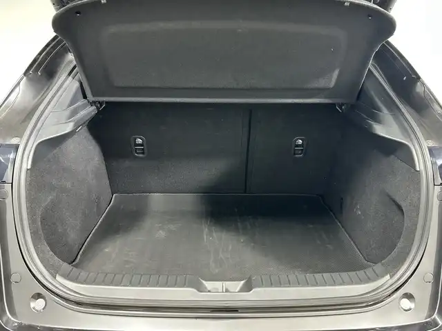 マツダ ＣＸ－３０ 20S Lパッケージ 神奈川県 2020(令2)年 2.9万km マシーングレープレミアムM メーカーオプションナビゲーション/AM FM フルセグ Bluetooth HDMI CD DVD/360°ビューモニター/レーダークルーズコントロール/前側方接近車両検知/後側方接近車両検知/車線逸脱警報システム/ブラインドスポットモニター/ディスタンス＆スピードアラート/レーンキープアシストシステム/スマートブレーキサポート/パーキングセンサー/トラクションコントロールシステム/クリアランスソナー/レザーシート/シートメモリー/前席シートヒーター/運転席パワーシート/ステアリングヒーター/ステアリングリモコン/パドルシフト/パワーバックドア/純正前後ドライブレコーダー/ビルトインETC/純正フロアマット/スマートキー/LEDヘッドライト/オートライト/オートマチックハイビーム/純正18インチアルミホイル