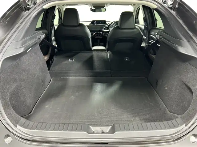 マツダ ＣＸ－３０ 20S Lパッケージ 神奈川県 2020(令2)年 2.9万km マシーングレープレミアムM メーカーオプションナビゲーション/AM FM フルセグ Bluetooth HDMI CD DVD/360°ビューモニター/レーダークルーズコントロール/前側方接近車両検知/後側方接近車両検知/車線逸脱警報システム/ブラインドスポットモニター/ディスタンス＆スピードアラート/レーンキープアシストシステム/スマートブレーキサポート/パーキングセンサー/トラクションコントロールシステム/クリアランスソナー/レザーシート/シートメモリー/前席シートヒーター/運転席パワーシート/ステアリングヒーター/ステアリングリモコン/パドルシフト/パワーバックドア/純正前後ドライブレコーダー/ビルトインETC/純正フロアマット/スマートキー/LEDヘッドライト/オートライト/オートマチックハイビーム/純正18インチアルミホイル