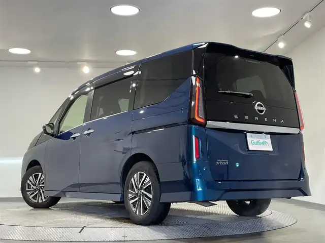日産 セレナ ハイウェイスター V 愛知県 2023(令5)年 3.2万km ミディアムブルーメタリック 純正１２．３インチナビ　/(Bluetooth/フルセグTV/CarPlay/USB/AM/FM)/純正フリップダウンモニター　/両側パワースライドドア　/アラウンドビューモニター　/プロパイロット　/ビルトインＥＴＣ２．０　/ワイヤレス充電　/デジタルインナーミラー　/シートヒーター/ステアリングヒーター/衝突軽減ブレーキ/ブラインドスポットモニター/LEDヘッドライト/オートブレーキホールド機能/純正フロアマット/ソナー/パドルシフト