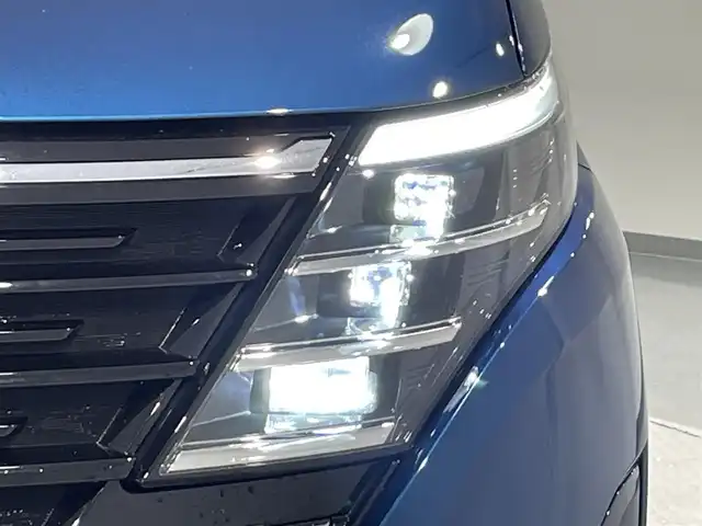 日産 セレナ ハイウェイスター V 愛知県 2023(令5)年 3.2万km ミディアムブルーメタリック 純正１２．３インチナビ　/(Bluetooth/フルセグTV/CarPlay/USB/AM/FM)/純正フリップダウンモニター　/両側パワースライドドア　/アラウンドビューモニター　/プロパイロット　/ビルトインＥＴＣ２．０　/ワイヤレス充電　/デジタルインナーミラー　/シートヒーター/ステアリングヒーター/衝突軽減ブレーキ/ブラインドスポットモニター/LEDヘッドライト/オートブレーキホールド機能/純正フロアマット/ソナー/パドルシフト