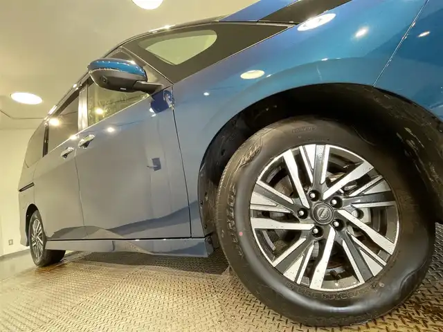 日産 セレナ ハイウェイスター V 愛知県 2023(令5)年 3.2万km ミディアムブルーメタリック 純正１２．３インチナビ　/(Bluetooth/フルセグTV/CarPlay/USB/AM/FM)/純正フリップダウンモニター　/両側パワースライドドア　/アラウンドビューモニター　/プロパイロット　/ビルトインＥＴＣ２．０　/ワイヤレス充電　/デジタルインナーミラー　/シートヒーター/ステアリングヒーター/衝突軽減ブレーキ/ブラインドスポットモニター/LEDヘッドライト/オートブレーキホールド機能/純正フロアマット/ソナー/パドルシフト