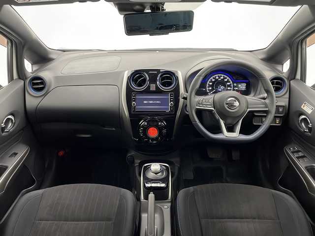 日産 ノート e－パワーオーテック 宮崎県 2020(令2)年 2.1万km ブリリアントホワイトパール 禁煙車/エマージェンシーブレーキ/純正ナビTV/（MM319D-W/CD/DVD/Bluetooth/フルセグTV)/純正ドライブレコーダー/純正15インチアルミ/純正LEDオートライト/純正フォグ/純正フロアマット/アラウンドビューモニター/レーンディパーチャーアラート/デジタルインナーミラー/インテリジェントキー/ウインカードアミラー/オートエアコン/ETC/インテリジェントキー/プッシュエンジンスタート/新車時保証書/取扱い説明書