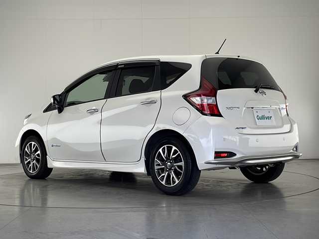 日産 ノート e－パワーオーテック 宮崎県 2020(令2)年 2.1万km ブリリアントホワイトパール 禁煙車/エマージェンシーブレーキ/純正ナビTV/（MM319D-W/CD/DVD/Bluetooth/フルセグTV)/純正ドライブレコーダー/純正15インチアルミ/純正LEDオートライト/純正フォグ/純正フロアマット/アラウンドビューモニター/レーンディパーチャーアラート/デジタルインナーミラー/インテリジェントキー/ウインカードアミラー/オートエアコン/ETC/インテリジェントキー/プッシュエンジンスタート/新車時保証書/取扱い説明書