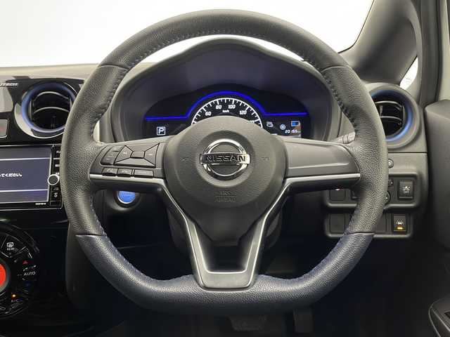 日産 ノート e－パワーオーテック 宮崎県 2020(令2)年 2.1万km ブリリアントホワイトパール 禁煙車/エマージェンシーブレーキ/純正ナビTV/（MM319D-W/CD/DVD/Bluetooth/フルセグTV)/純正ドライブレコーダー/純正15インチアルミ/純正LEDオートライト/純正フォグ/純正フロアマット/アラウンドビューモニター/レーンディパーチャーアラート/デジタルインナーミラー/インテリジェントキー/ウインカードアミラー/オートエアコン/ETC/インテリジェントキー/プッシュエンジンスタート/新車時保証書/取扱い説明書