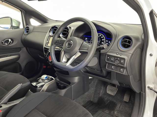 日産 ノート e－パワーオーテック 宮崎県 2020(令2)年 2.1万km ブリリアントホワイトパール 禁煙車/エマージェンシーブレーキ/純正ナビTV/（MM319D-W/CD/DVD/Bluetooth/フルセグTV)/純正ドライブレコーダー/純正15インチアルミ/純正LEDオートライト/純正フォグ/純正フロアマット/アラウンドビューモニター/レーンディパーチャーアラート/デジタルインナーミラー/インテリジェントキー/ウインカードアミラー/オートエアコン/ETC/インテリジェントキー/プッシュエンジンスタート/新車時保証書/取扱い説明書