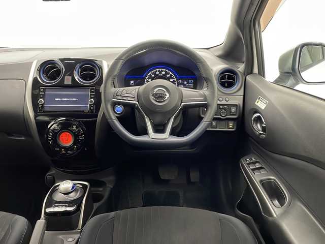 日産 ノート e－パワーオーテック 宮崎県 2020(令2)年 2.1万km ブリリアントホワイトパール 禁煙車/エマージェンシーブレーキ/純正ナビTV/（MM319D-W/CD/DVD/Bluetooth/フルセグTV)/純正ドライブレコーダー/純正15インチアルミ/純正LEDオートライト/純正フォグ/純正フロアマット/アラウンドビューモニター/レーンディパーチャーアラート/デジタルインナーミラー/インテリジェントキー/ウインカードアミラー/オートエアコン/ETC/インテリジェントキー/プッシュエンジンスタート/新車時保証書/取扱い説明書