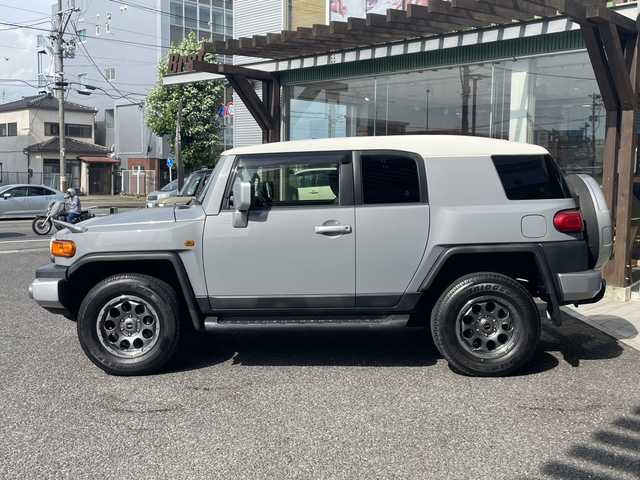 トヨタ ＦＪクルーザー オフロードパッケージ 福島県 2013(平25)年 6.3万km セメントグレーM/ホワイト 4WD/リアデフロック/クルーズコントロール/バックカメラ/Aトラックスイッチ/横滑り防止/フロントフォグランプ/ETC/カーテンエアバック/フロアマット/ドアバイザー/社外グリル/LMG AW/スペアキー