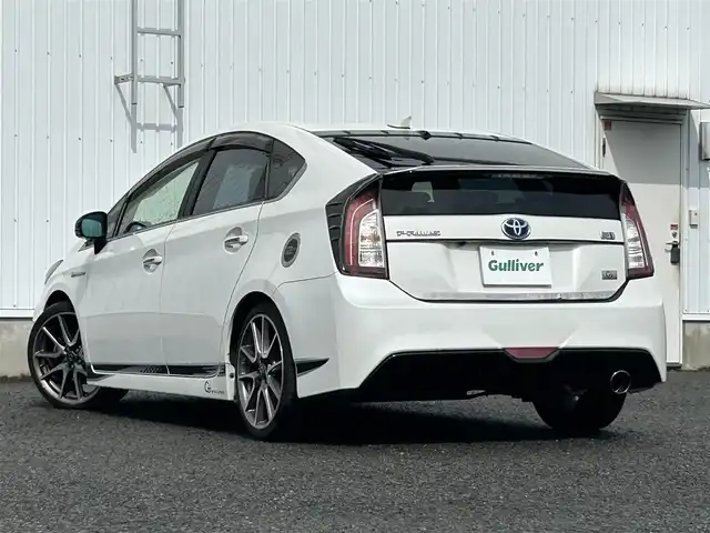 トヨタ プリウス S ツーリングセレ G’s 熊本県 2013(平25)年 8.3万km ホワイトパールクリスタルシャイン 純正ナビ/・AM/FM/CD/DVD/USB/BT/・フルセグTV/バックカメラ/・サイド/レーンキープアシスト/横滑り防止装置/革巻きステアリング/・ステアリングリモコン/電動格納ミラー/・ウィンカーミラー/D/N席シートヒーター/純正エアロパーツ/・フロント/リアアンダー/ビルトインETC/HIDライト/・フォグランプ/トノカバー/純正ドアバイザー/純正フロアマット/純正アルミホイール/スマートキー/PWRモード/ECOモード/EVモード
