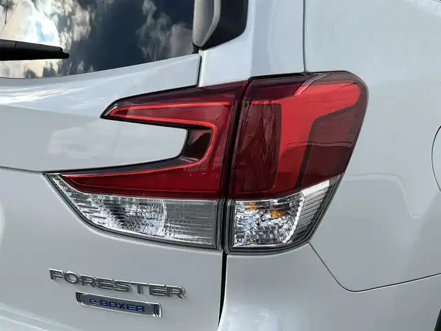スバル フォレスター ハイブリッド アドバンス 山形県 2019(令1)年 8.1万km クリスタルホワイトP 純正ナビ/・フルセグTV/AM/FM/DVD//Bluetooth/4WD/禁煙車/追従式レーダークルーズコントロール/レーンキープアシスト/衝突被害軽減システム/バックカメラ/デジタルインナーミラー/前後コーナーセンサー/横滑り防止装置/パワーシートD/N/全席ヒートシーター/LEDヘッドライト/フォグランプ/ドアバイザー/ETC/保証書/取扱説明書