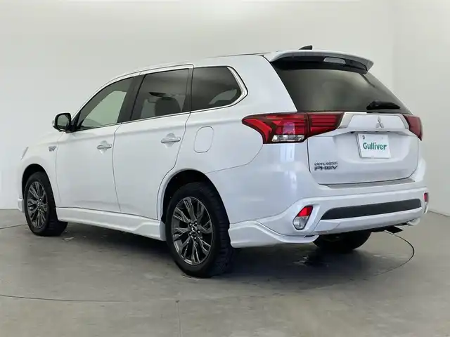 三菱 アウトランダー ＰＨＥＶ Sエディション 富山県 2017(平29)年 16万km アメジストブラック/シルキーホワイト 4WD/純正ディスプレイオーディオ/（AM/FM/USB/BT/HDMI）/アラウンドビューモニター/サンルーフ/衝突被害軽減ブレーキ/アダプティブクルーズコントロール/レーンキープアシスト/オートマチックハイビーム/LEDヘッドライト/電動リアゲート/AC100V充電/ETC/パドルシフト/ハーフレザーシート/前席シートヒーター/運転席パワーシート/ステアリングヒーター/純正18インチAW/スマートキー/プッシュスタート/純正フロアマット/取扱説明書/保証書