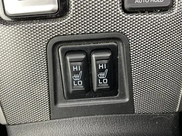 三菱 アウトランダー ＰＨＥＶ Sエディション 富山県 2017(平29)年 16万km アメジストブラック/シルキーホワイト 4WD/純正ディスプレイオーディオ/（AM/FM/USB/BT/HDMI）/アラウンドビューモニター/サンルーフ/衝突被害軽減ブレーキ/アダプティブクルーズコントロール/レーンキープアシスト/オートマチックハイビーム/LEDヘッドライト/電動リアゲート/AC100V充電/ETC/パドルシフト/ハーフレザーシート/前席シートヒーター/運転席パワーシート/ステアリングヒーター/純正18インチAW/スマートキー/プッシュスタート/純正フロアマット/取扱説明書/保証書