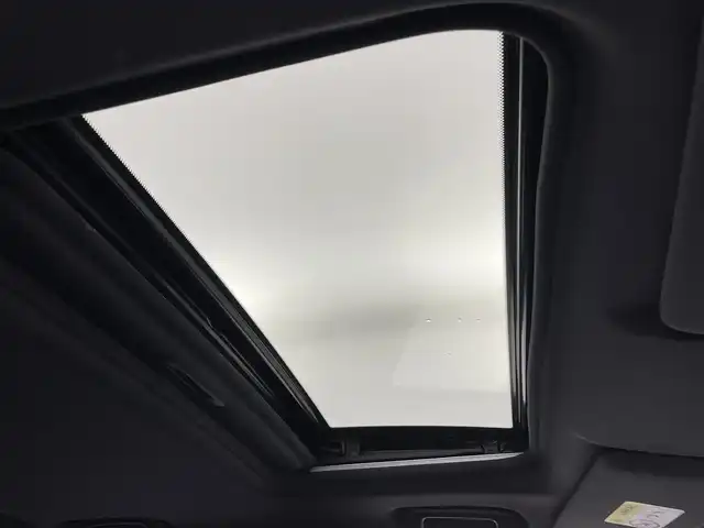 三菱 アウトランダー ＰＨＥＶ Sエディション 富山県 2017(平29)年 16万km アメジストブラック/シルキーホワイト 4WD/純正ディスプレイオーディオ/（AM/FM/USB/BT/HDMI）/アラウンドビューモニター/サンルーフ/衝突被害軽減ブレーキ/アダプティブクルーズコントロール/レーンキープアシスト/オートマチックハイビーム/LEDヘッドライト/電動リアゲート/AC100V充電/ETC/パドルシフト/ハーフレザーシート/前席シートヒーター/運転席パワーシート/ステアリングヒーター/純正18インチAW/スマートキー/プッシュスタート/純正フロアマット/取扱説明書/保証書