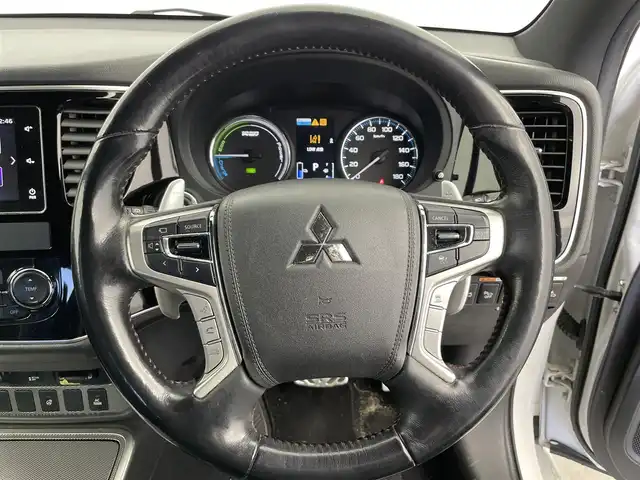 三菱 アウトランダー ＰＨＥＶ Sエディション 富山県 2017(平29)年 16万km アメジストブラック/シルキーホワイト 4WD/純正ディスプレイオーディオ/（AM/FM/USB/BT/HDMI）/アラウンドビューモニター/サンルーフ/衝突被害軽減ブレーキ/アダプティブクルーズコントロール/レーンキープアシスト/オートマチックハイビーム/LEDヘッドライト/電動リアゲート/AC100V充電/ETC/パドルシフト/ハーフレザーシート/前席シートヒーター/運転席パワーシート/ステアリングヒーター/純正18インチAW/スマートキー/プッシュスタート/純正フロアマット/取扱説明書/保証書