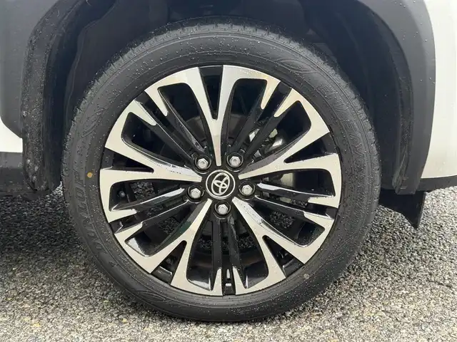 トヨタ ヤリスクロス ハイブリッド Z 千葉県 2025(令7)年 0.5万km プラチナホワイトパールマイカ 純正ディスプレイオーディオ（AM/FM/Bluetooth/Miracast)/バックカメラ/トヨタセーフティー/レーダークルーズコントロール/ETC/ステアリングヒーター/前席シートヒーター/ハーフレザーシート/運転席パワーシート/純正アルミホイール/LEDヘッドライト/フォグランプ/スマートキー/取扱説明書/保証書/スペアキー