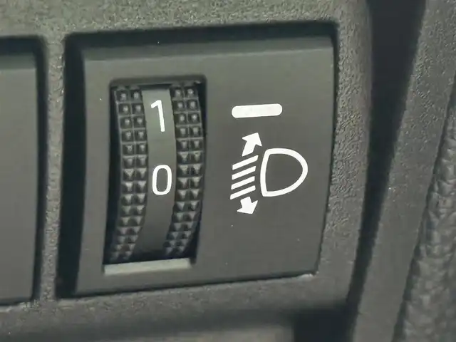 トヨタ ヤリスクロス ハイブリッド Z 千葉県 2025(令7)年 0.5万km プラチナホワイトパールマイカ 純正ディスプレイオーディオ（AM/FM/Bluetooth/Miracast)/バックカメラ/トヨタセーフティー/レーダークルーズコントロール/ETC/ステアリングヒーター/前席シートヒーター/ハーフレザーシート/運転席パワーシート/純正アルミホイール/LEDヘッドライト/フォグランプ/スマートキー/取扱説明書/保証書/スペアキー