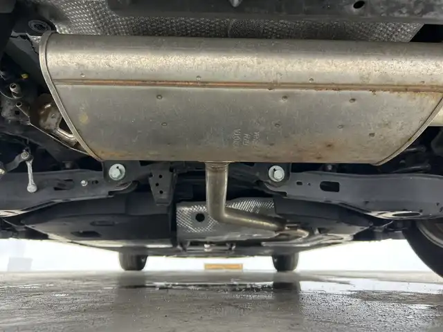 トヨタ プリウス ＰＨＶ A レザーパッケージ 愛知県 2017(平29)年 2.8万km ホワイトパールクリスタルシャイン 禁煙車/純正１１インチメーナビ/（フルセグTV/Bluetooth/ＡＭ/ＦＭ/USB）/バックカメラ/トヨタセーフティセンス/・プリクラッシュセーフティ/・レーンディパーチャーアラート/・レーダークルーズコントロール/・オートマチックハイビーム/・クリアランスソナー/・ブラインドスポットモニター/・ふらつき警報機能/パーキングアシスト/ETC2.0/前後ドライブレコーダー/レザーシート/パワーシート/シートヒーター/ステアリングヒーター/充電ケーブル/純正１５インチアルミホイール/ＬＥＤヘッドライト/フロントフォグランプ/スマートキー/プッシュスタート/純正フロアマット/横滑り防止装置/電動格納ミラー/トノカバー