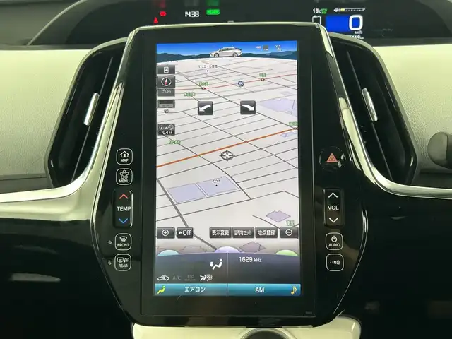 トヨタ プリウス ＰＨＶ A レザーパッケージ 愛知県 2017(平29)年 2.8万km ホワイトパールクリスタルシャイン 禁煙車/純正１１インチメーナビ/（フルセグTV/Bluetooth/ＡＭ/ＦＭ/USB）/バックカメラ/トヨタセーフティセンス/・プリクラッシュセーフティ/・レーンディパーチャーアラート/・レーダークルーズコントロール/・オートマチックハイビーム/・クリアランスソナー/・ブラインドスポットモニター/・ふらつき警報機能/パーキングアシスト/ETC2.0/前後ドライブレコーダー/レザーシート/パワーシート/シートヒーター/ステアリングヒーター/充電ケーブル/純正１５インチアルミホイール/ＬＥＤヘッドライト/フロントフォグランプ/スマートキー/プッシュスタート/純正フロアマット/横滑り防止装置/電動格納ミラー/トノカバー