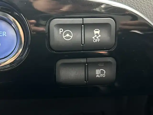 トヨタ プリウス ＰＨＶ A レザーパッケージ 愛知県 2017(平29)年 2.8万km ホワイトパールクリスタルシャイン 禁煙車/純正１１インチメーナビ/（フルセグTV/Bluetooth/ＡＭ/ＦＭ/USB）/バックカメラ/トヨタセーフティセンス/・プリクラッシュセーフティ/・レーンディパーチャーアラート/・レーダークルーズコントロール/・オートマチックハイビーム/・クリアランスソナー/・ブラインドスポットモニター/・ふらつき警報機能/パーキングアシスト/ETC2.0/前後ドライブレコーダー/レザーシート/パワーシート/シートヒーター/ステアリングヒーター/充電ケーブル/純正１５インチアルミホイール/ＬＥＤヘッドライト/フロントフォグランプ/スマートキー/プッシュスタート/純正フロアマット/横滑り防止装置/電動格納ミラー/トノカバー