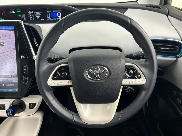 トヨタ プリウス ＰＨＶ A レザーパッケージ 愛知県 2017(平29)年 2.8万km ホワイトパールクリスタルシャイン 禁煙車/純正１１インチメーナビ/（フルセグTV/Bluetooth/ＡＭ/ＦＭ/USB）/バックカメラ/トヨタセーフティセンス/・プリクラッシュセーフティ/・レーンディパーチャーアラート/・レーダークルーズコントロール/・オートマチックハイビーム/・クリアランスソナー/・ブラインドスポットモニター/・ふらつき警報機能/パーキングアシスト/ETC2.0/前後ドライブレコーダー/レザーシート/パワーシート/シートヒーター/ステアリングヒーター/充電ケーブル/純正１５インチアルミホイール/ＬＥＤヘッドライト/フロントフォグランプ/スマートキー/プッシュスタート/純正フロアマット/横滑り防止装置/電動格納ミラー/トノカバー