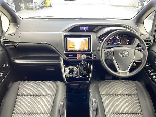 トヨタ ヴォクシー ZS 煌 宮城県 2018(平30)年 7.5万km ブラック モデリスタエアロ(F.S.R)/禁煙車/Toyota Safety Sense	/・プリクラッシュセーフティ		/・レーンディパーチャーアラート		/・オートマチックハイビーム/・クルーズコントロール/純正９型ナビ/・BT.SD.DVD.CD/フルセグTV/バックカメラ/純正ドライブレコーダー(F)/革巻きステアリング/ステアリングスイッチ/LEDヘッドライト/フォグランプ/純正１６インチアルミホイール/ロールサンシェード/シートバックテーブル/三列シート/純正ドアバイザー/アイドリングストップ/横滑り防止機能